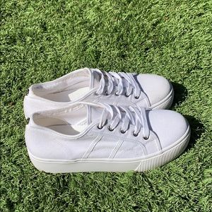NWOT Steve Madden White shoes